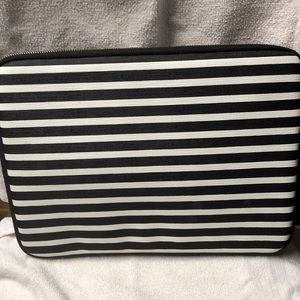 Black and white KATE SPADE ELEC travel pas